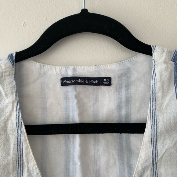 Abercrombie & Fitch tie front blouse - Picture 2 of 3